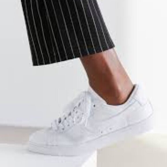 Nike Shoes - Nike Blazer Low LE Women Size 6